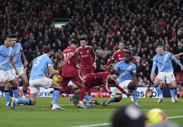 "Сити" спечели сблъсъка с "Ливърпул" след спорна дузпа