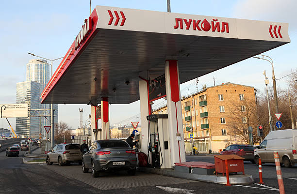 Частен американски фонд придобива международните активи на "Лукойл"