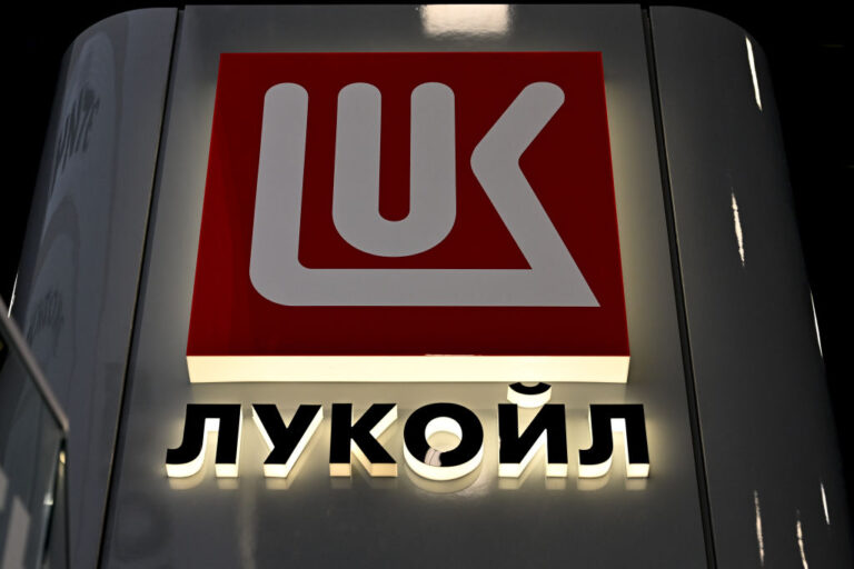 „Лукойл“ обяви продажба на международните си активи след санкциите на САЩ