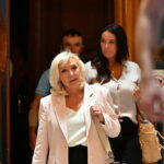 Льо Пен може да участва в президентските избори, но ще трябва да носи електронна гривна