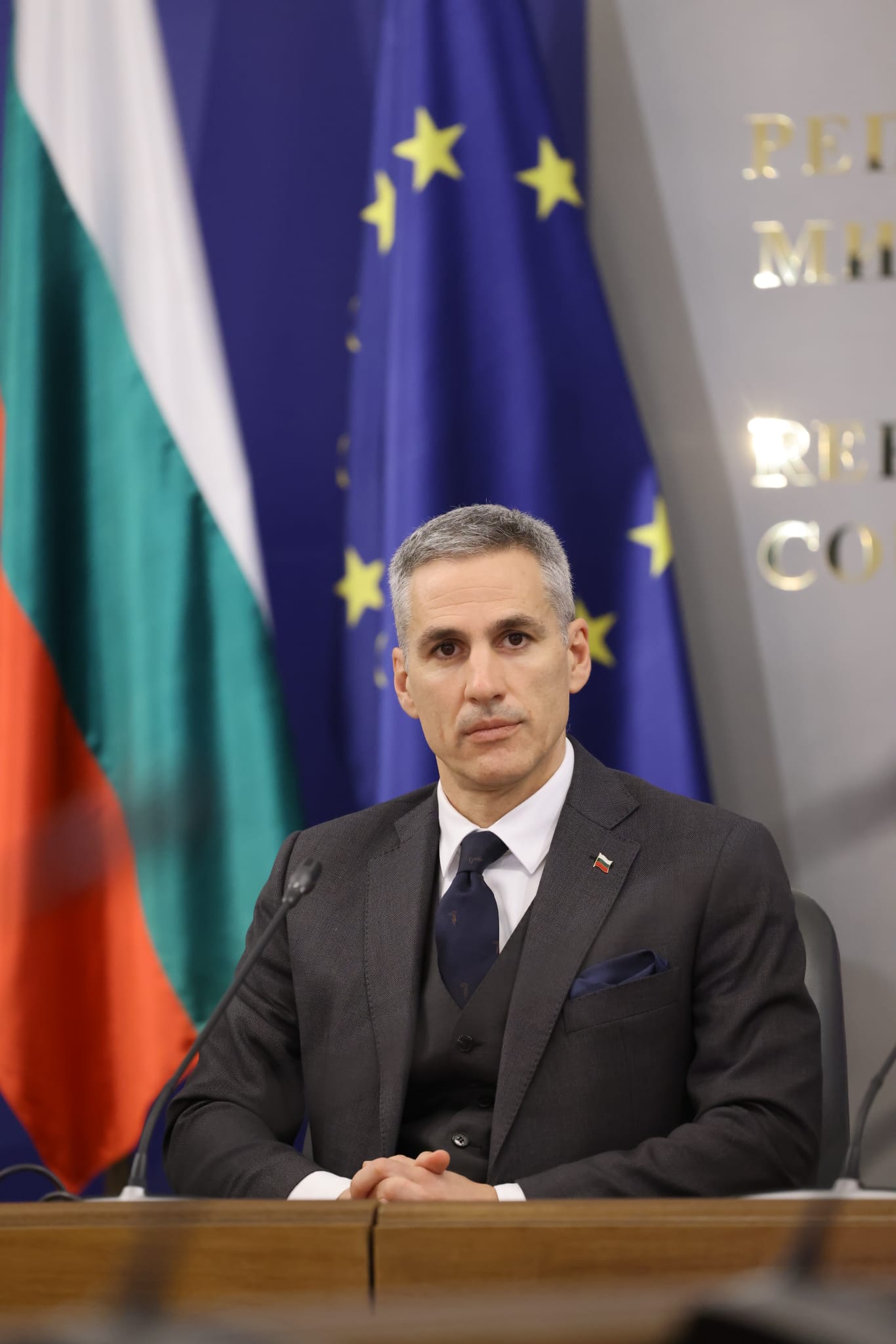 Край на тъмните стаички - ще гласуваме зад паравани