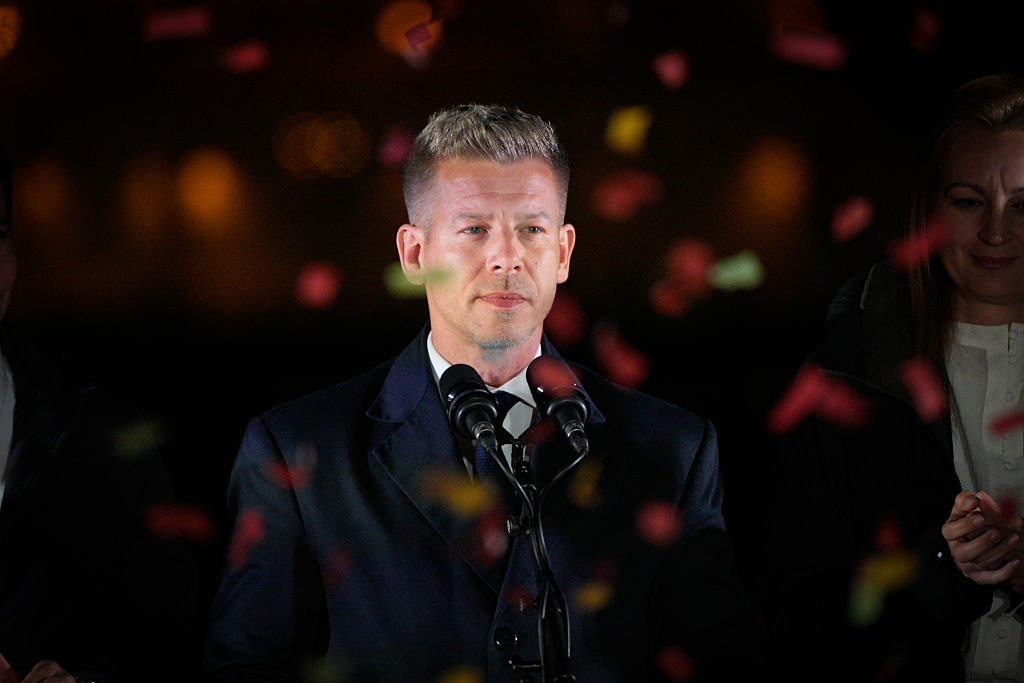 Петер Мадяр има безпрецедентно мнозинство, показват окончателните резултати от вота в Унгария