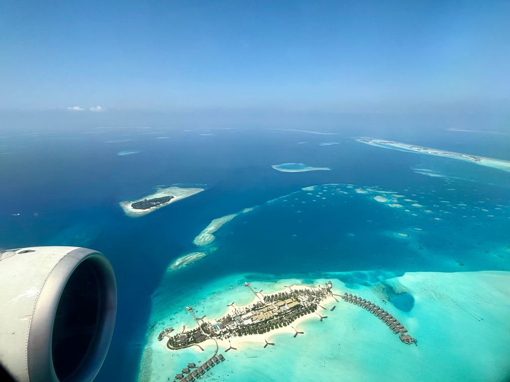 Блокираните българи от Малдивите и други дестинации се прибраха у нас с чартърен полет