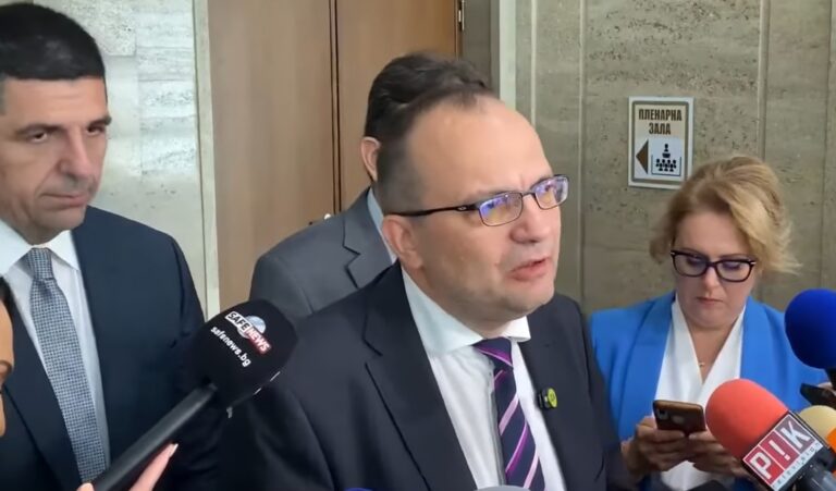 И най-добрите прогнози за "дупката" в бюджета са лоши, предупреди Мартин Димитров