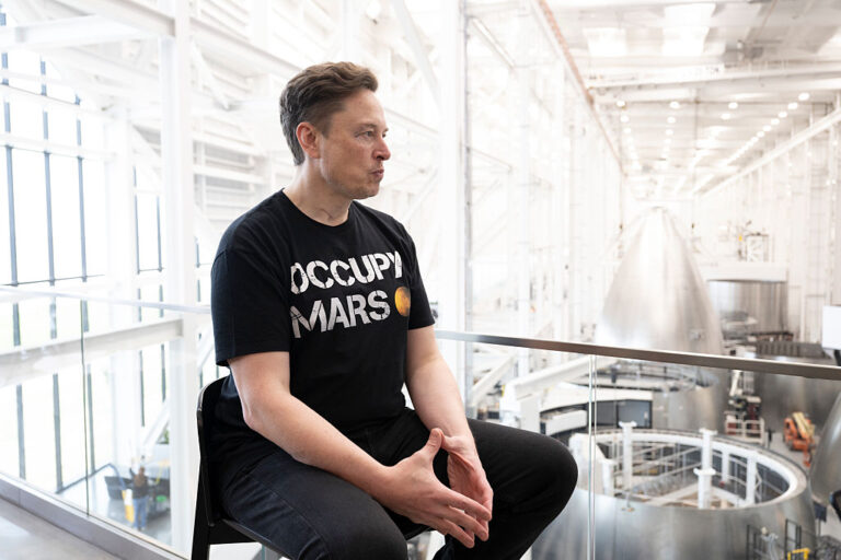 SpaceX излиза на борсата и това може да направи Илон Мъск трилионер
