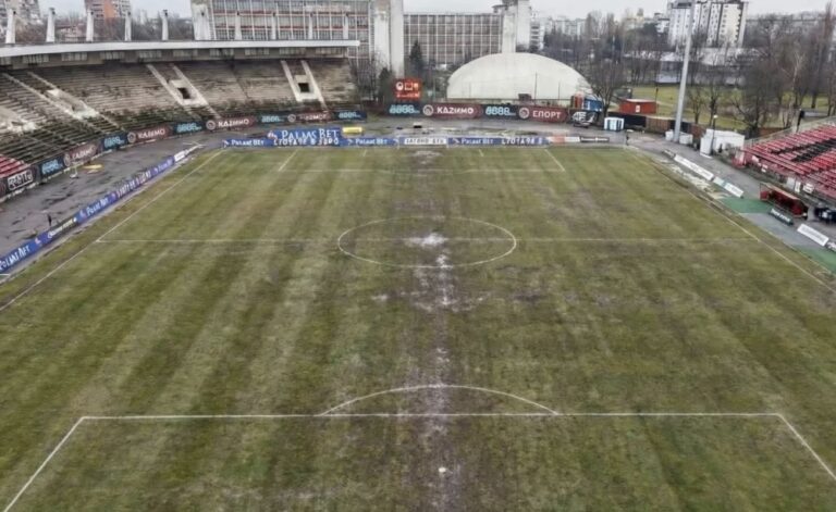 Първа лига се завърна със скандал и футбол на картофени ниви