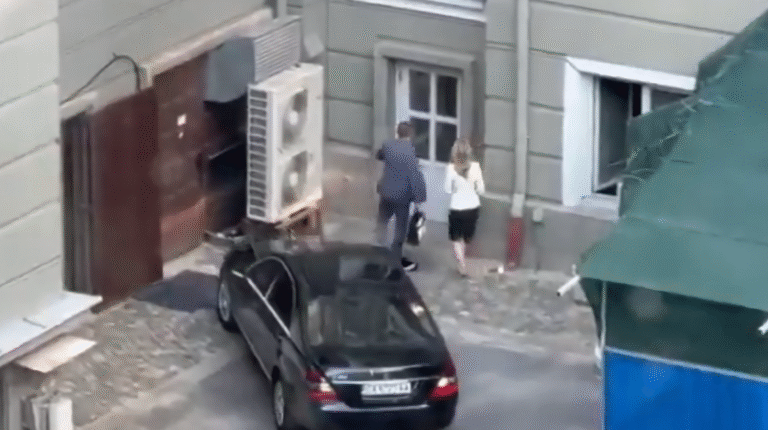 Рая Назарян влиза в НС като Пеевски - с лична охрана и съдействие за дамската ѝ чанта (Видео)