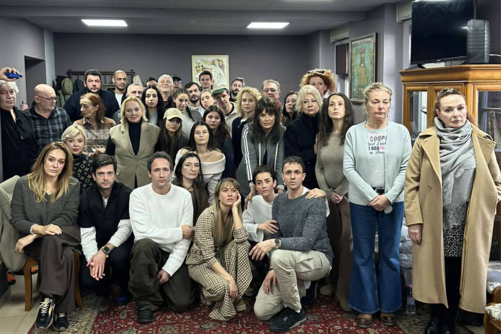 Трупата на Народния театър въстана срещу министъра в оставка - заради опит тайно да уволни директора