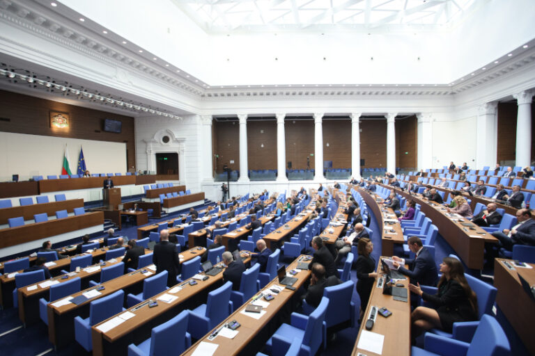 Депутатите преправят закона за подателите на сигнали и променят съставите на комисии