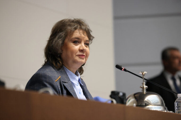 Киселова призова бизнесът отсега да обяви цените си в лев и евро