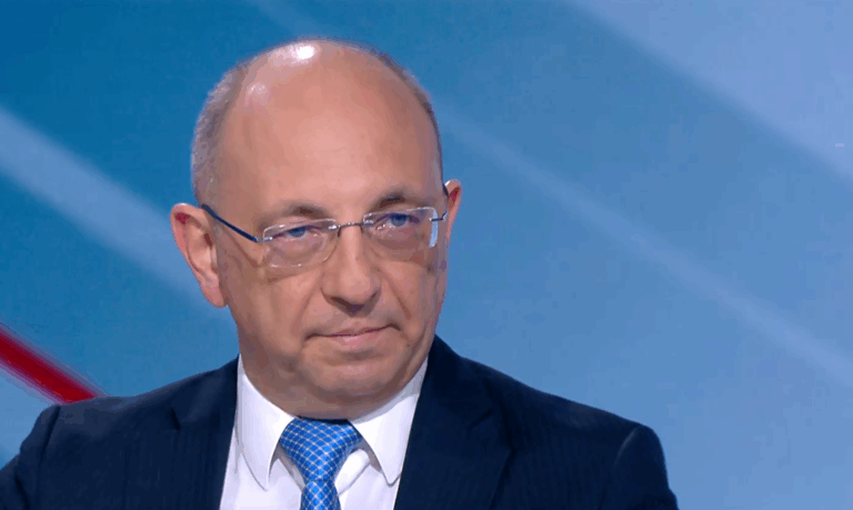 Николай Василев: 30 000 души от администрация могат да бъдат съкратени и никой няма да забележи