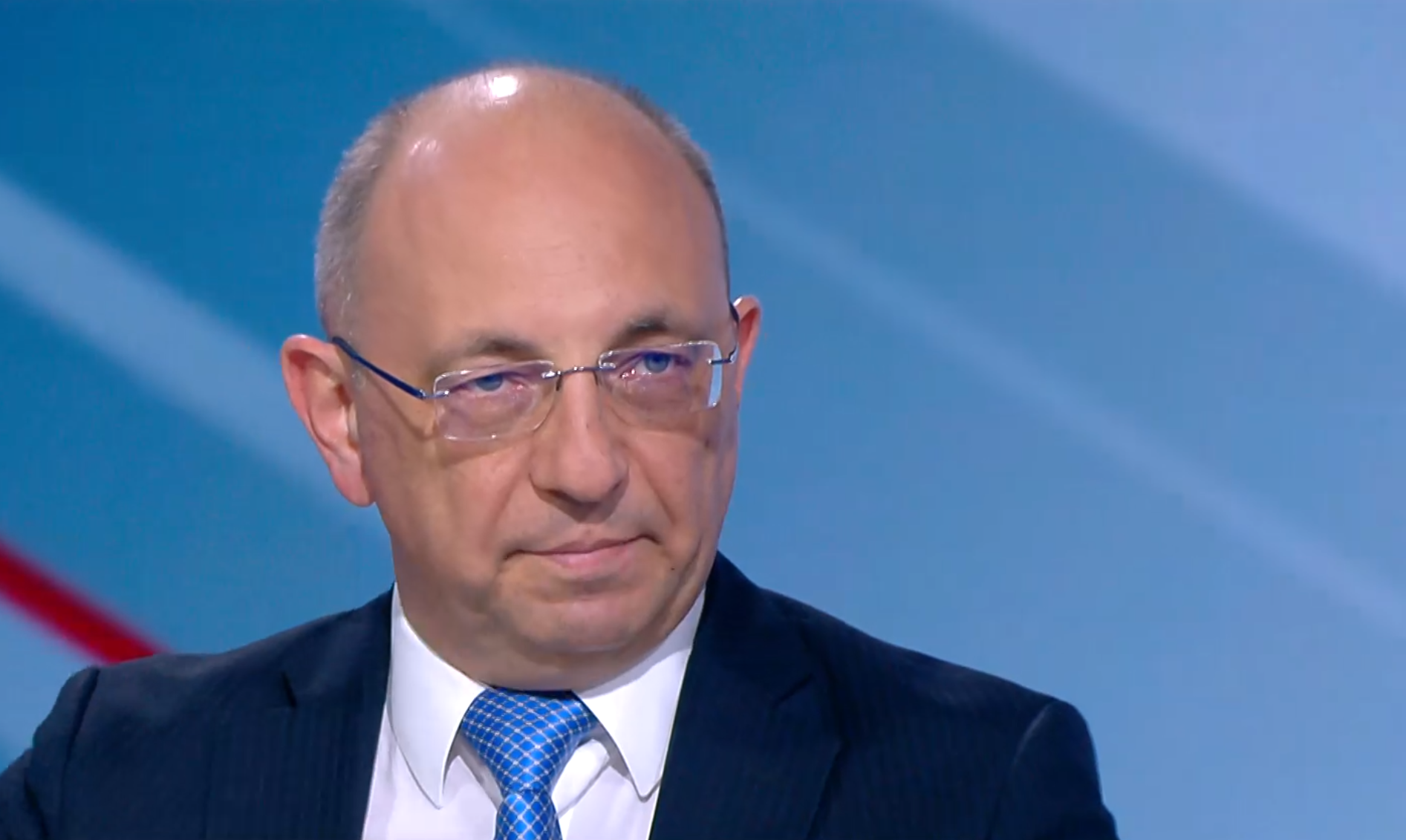 Николай Василев: 30 000 души от администрация могат да бъдат съкратени и никой няма да забележи