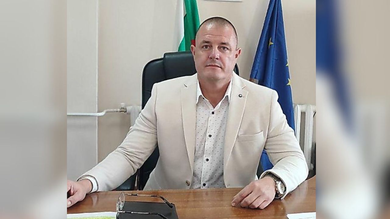 Шефът на полицията в Русе е бил пребит пред семейството си, твърди областен управител