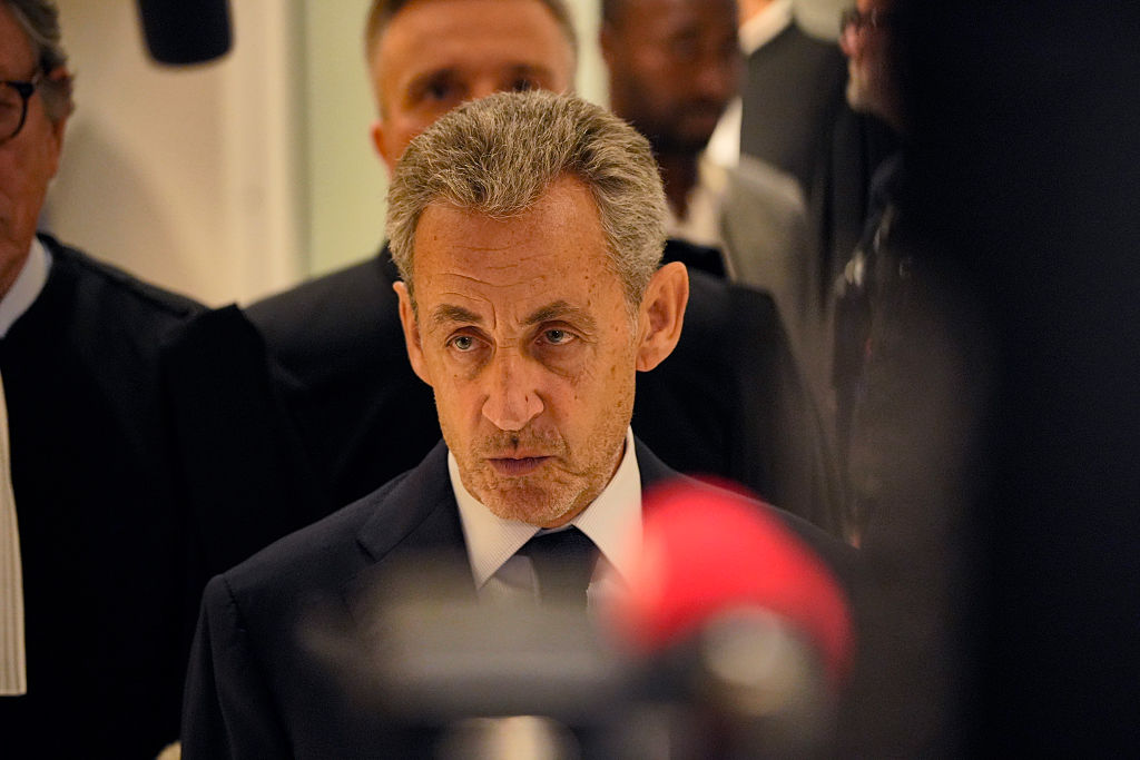 Съдът решава дали Саркози да излезе от затвора, докато тече обжалването на присъдата му