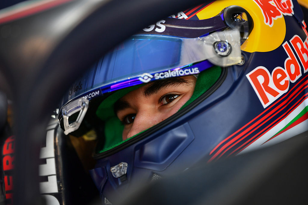 Никола Цолов направи зрелищен дебют във Формула 2