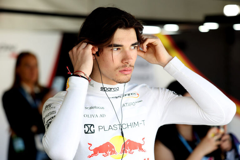 Никола Цолов нямаше късмет на старта на новия сезон във Формула 2