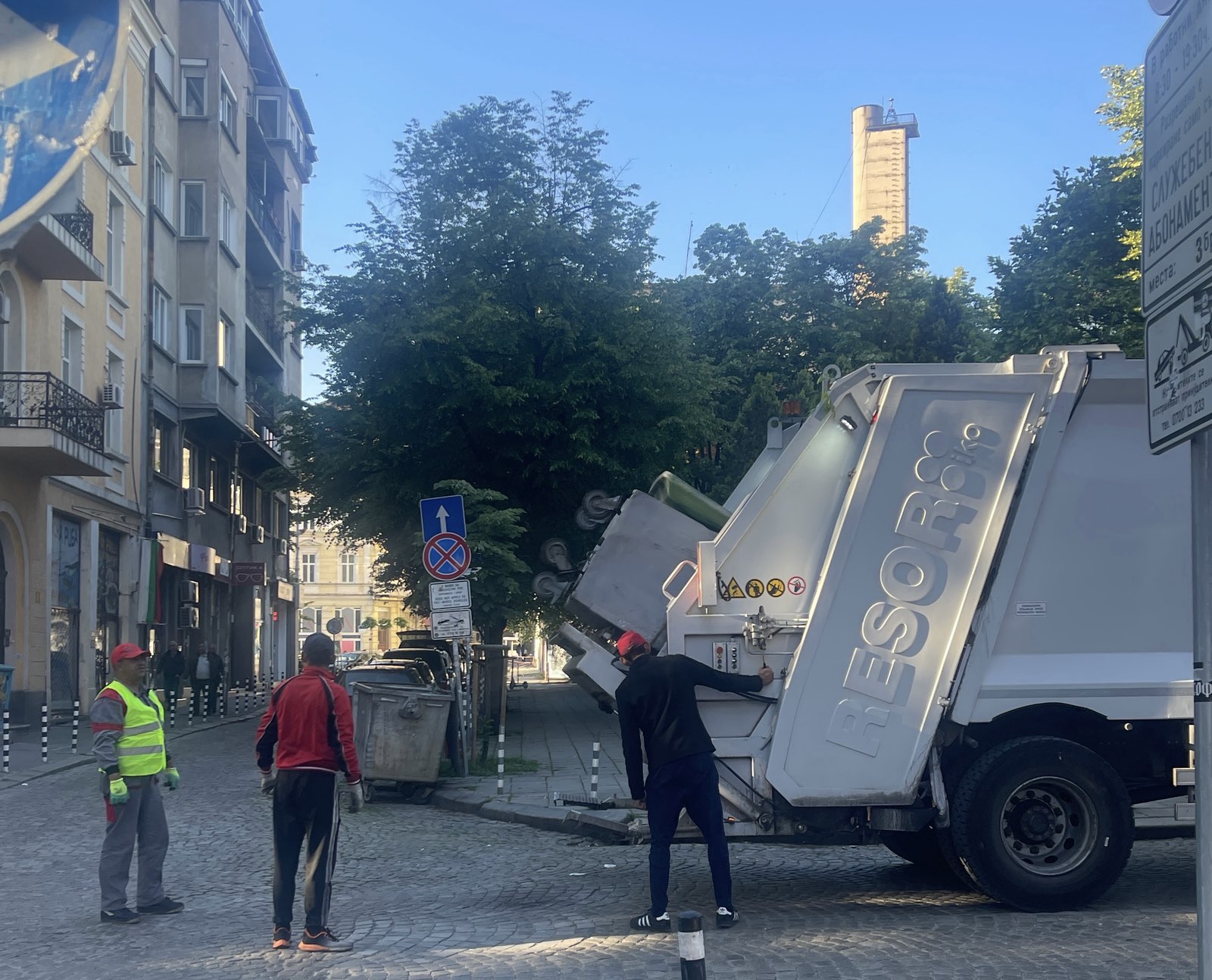 Общината прекратява поръчката за почистване на шест софийски района заради липса на конкуренция