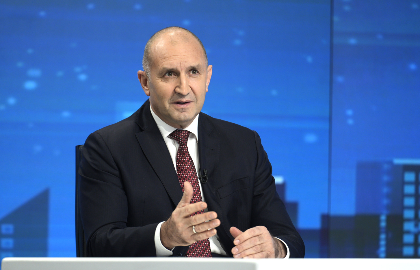 Румен Радев: Партия ще правим след изборите. Екипът и партньорите остават в тайна до последно