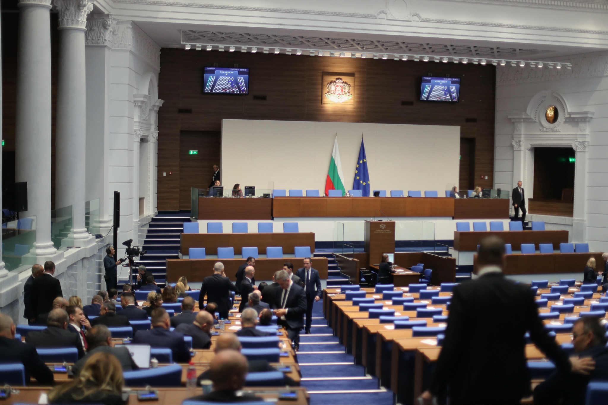 Парламентът прави трети опит да заработи