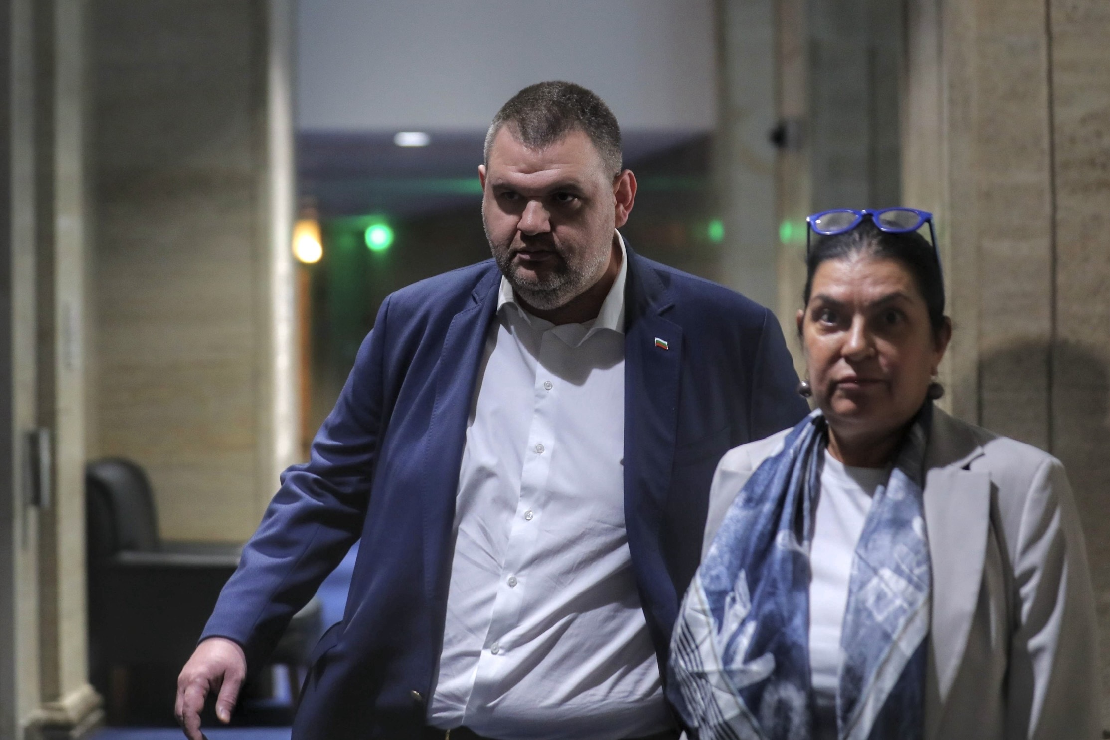 Пеевски обвини Радев и Копринков за агитките с провокатори на протеста