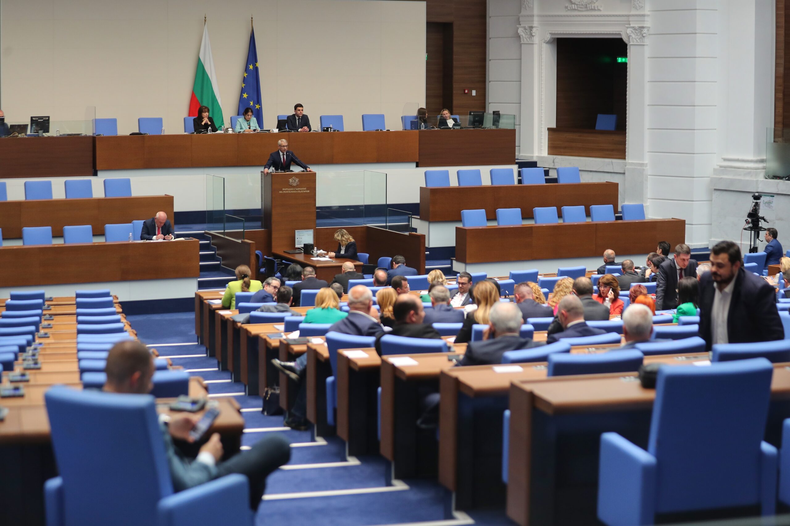 Шефовете на спецслужби вече зависят от властта. Парламентът откри процедура за избор в ДАНС