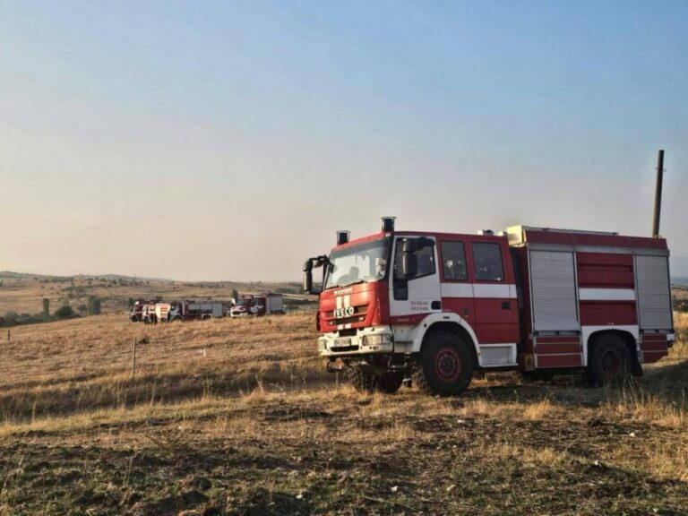 Магистрала "Марица" е временно затворена заради мащабния пожар в Харманлийско