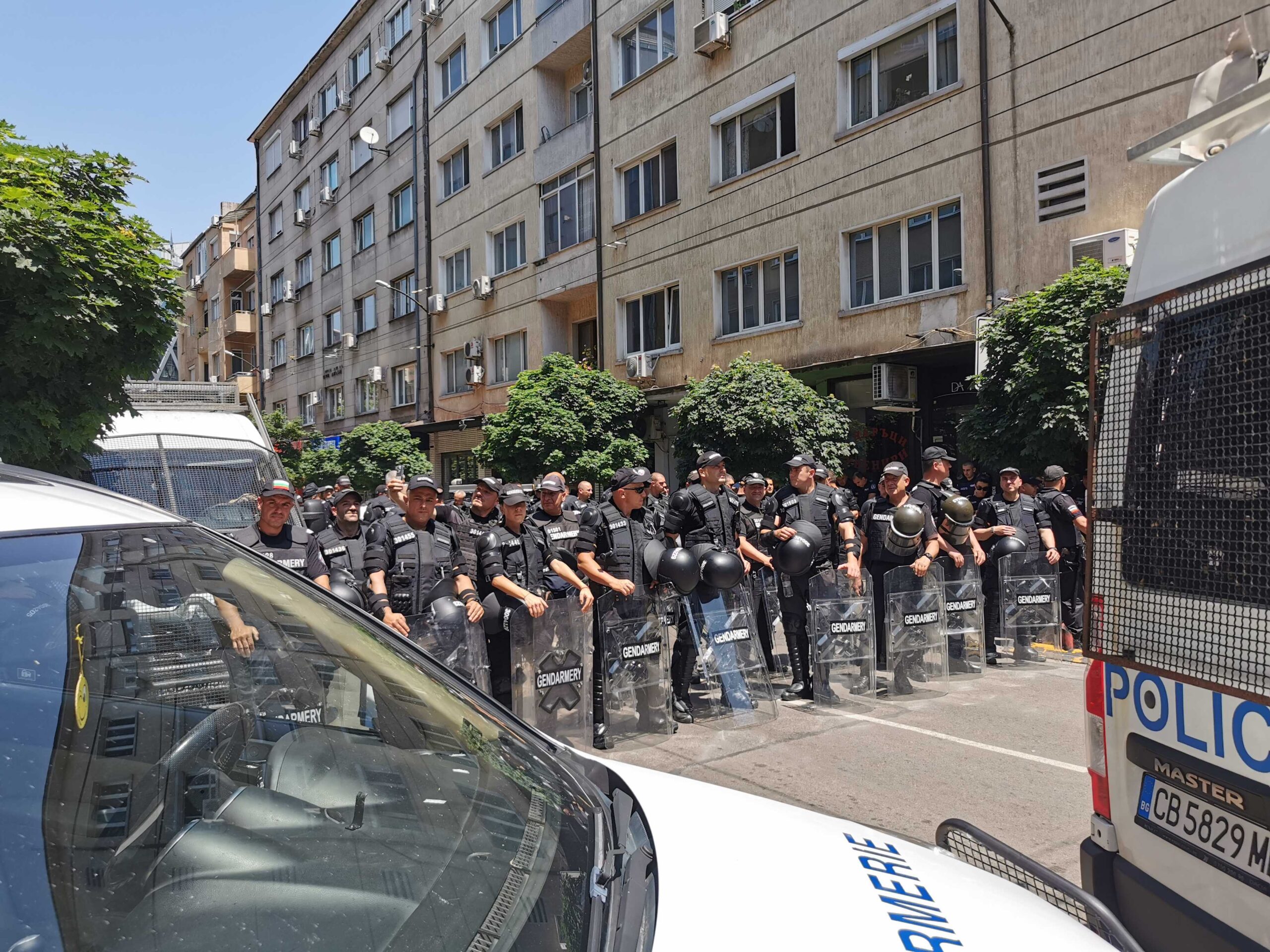 Полицията не допусна шествието на "Възраждане" до сградата на ЕК в София