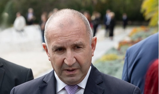 Румен Радев: Защо властта не назначава особен управител на „Лукойл“?