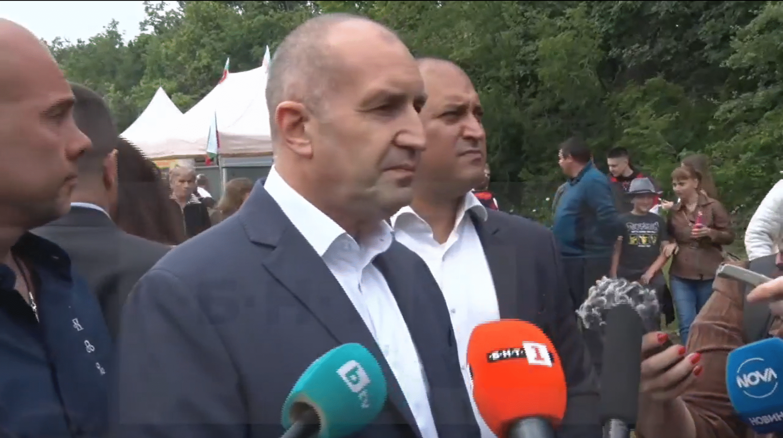Радев подкрепи протестиращите срещу еврото и заговори за "нова политическа алтернатива"