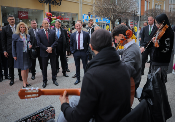 Румен Радев е събрал над половин милион евро дарения за изборите