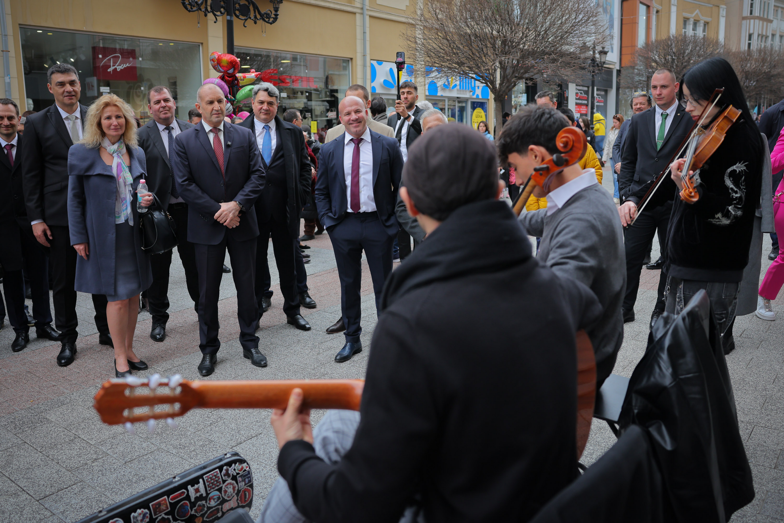 Румен Радев е събрал над половин милион евро дарения за изборите