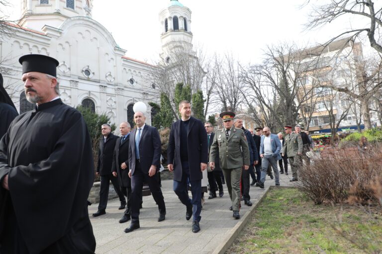 Кметът на Стара Загора остава в ГЕРБ, само празнувал с Радев