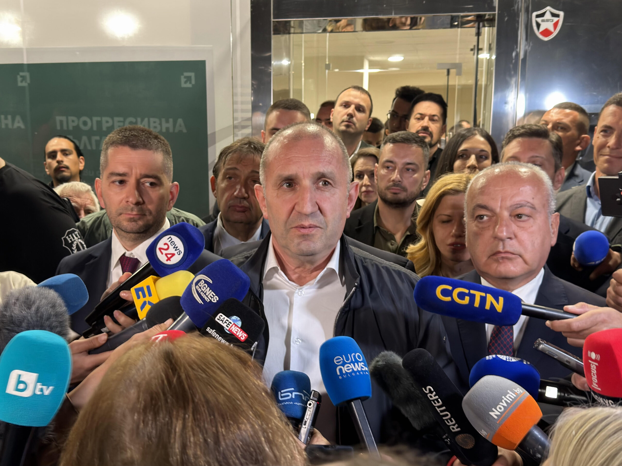 Разделянето на ПП и ДБ е "разочароващо" за Радев заради преговорите за ВСС