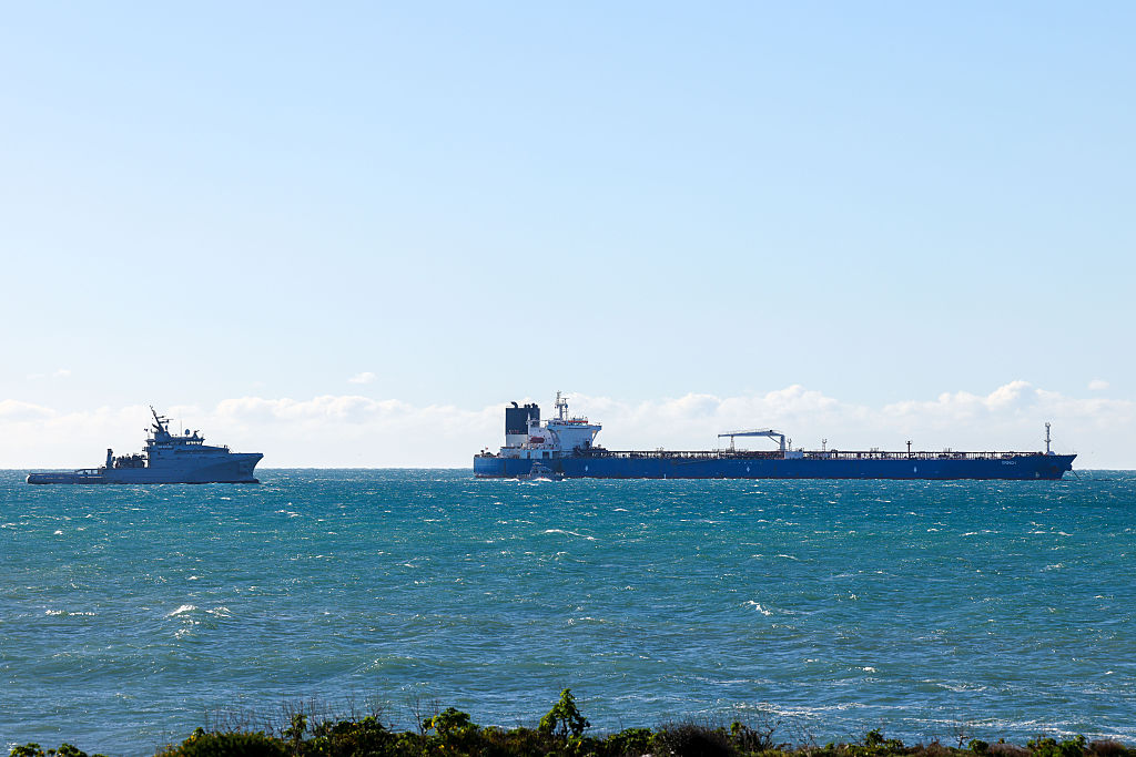 Вашингтон връща санкциите за руския петрол
