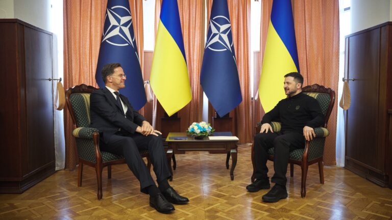 Пътят на Украйна към НАТО е необратим според Марк Рюте