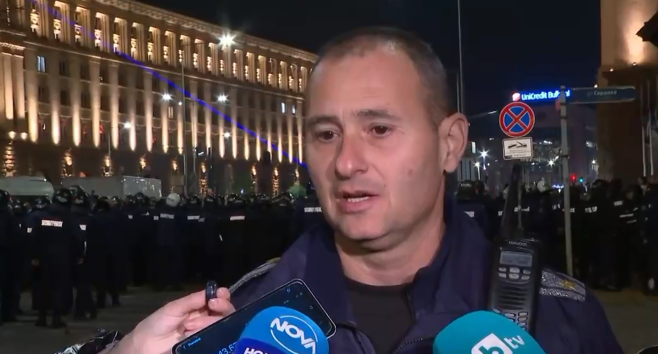 Трима полицаи са пострадали от пластмасови бутилки на протеста срещу бюджета за 2026 година