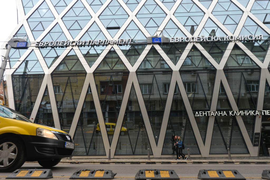 Движението в центъра на София е затруднено от протест на "Възраждане" и дрифт шоу