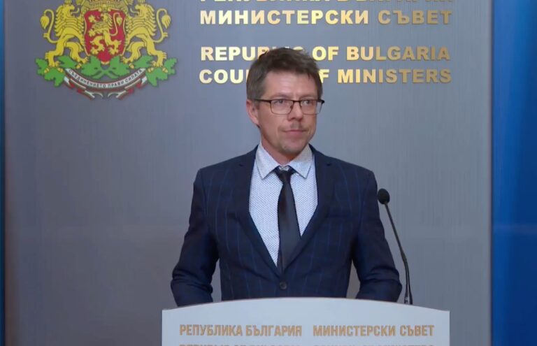 Стоил Цицелков подаде оставка като вицепремиер за честни избори, Гюров я прие