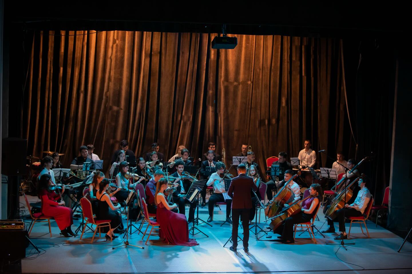 Историята на Тайния оркестър: когато музиката събира повече от ноти