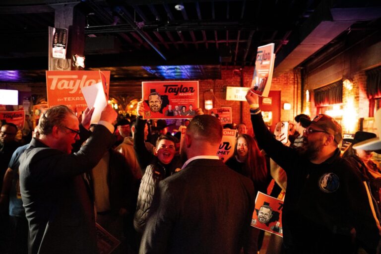 Демократ спечели изборите в „червения“ Тексас. Какво означава това за партията на Тръмп?