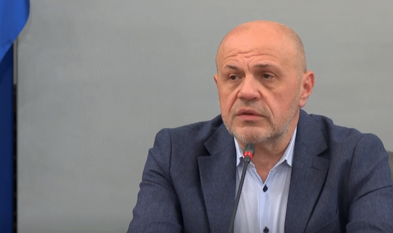 Свободният пазар на тока за бита от 1 юли се отлага