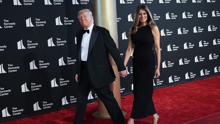 Тръмп затваря мемориала на Кенеди за две години на фона на вълна от отменени представления