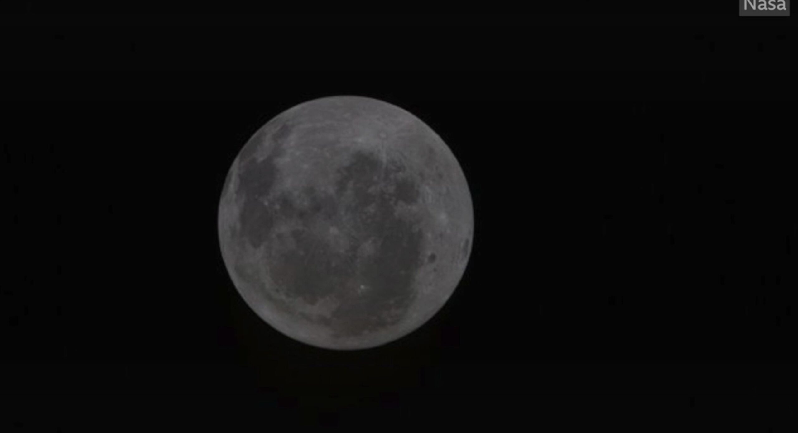 Екипажът на "Артемис 2" видя тъмната страна на Луната