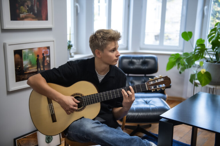 Филип Донков - момчето, което запали искрата и превърна сцената в свой дом