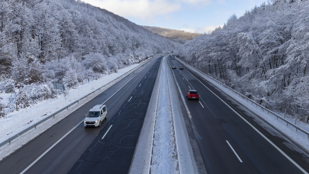 Седмицата започва с жълт код за сняг и студ в почти цяла България
