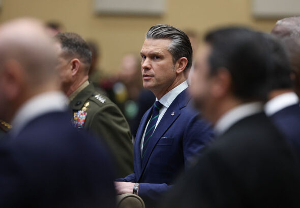 Американският министър на отбраната предупреди, че предстои „най-интензивният ден на удари“ срещу Иран