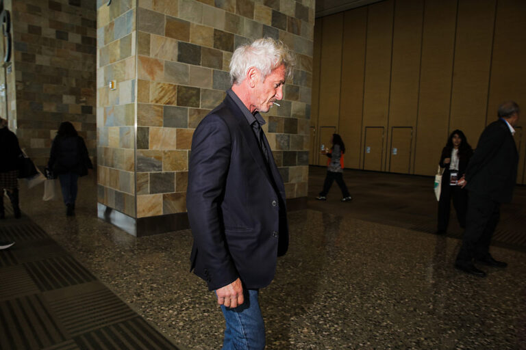 Шон Пен е пропуснал "Оскарите", за да отиде в Украйна