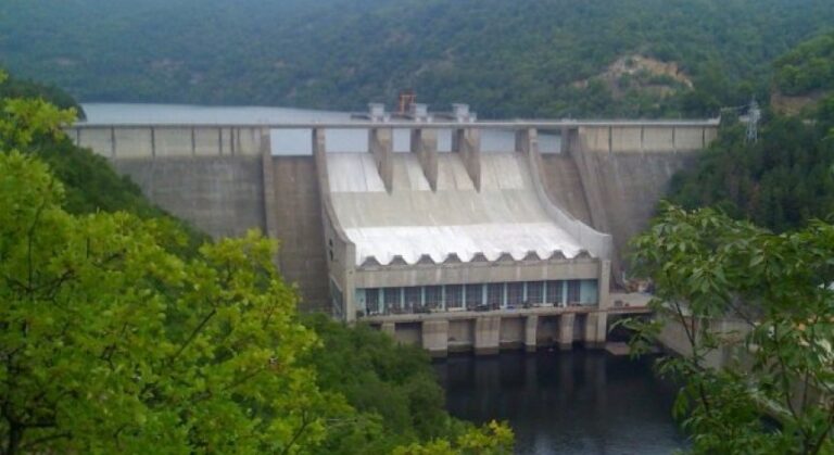 Язовир „Ивайловград” преля, засега няма опасност за населението