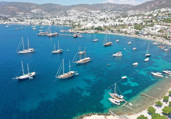 Яхти за над 100 млн. долара потънаха след пожар на пристанище в Бодрум