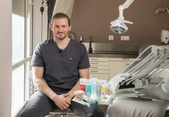 Защо 2 минути миене на зъби със скъпа паста не са това, което си мислите?